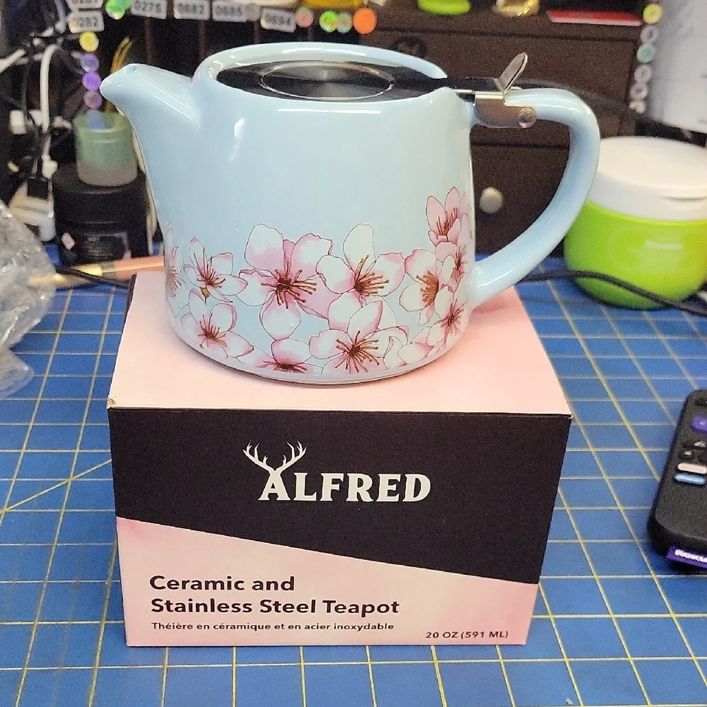 Alfred Light Blue Teapot with Pink Floral Ceramic & Stainless Steel 591ml New